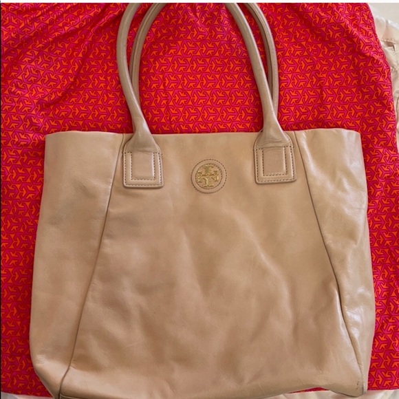 Tory Burch Handbags - Tory Burch purse/tote